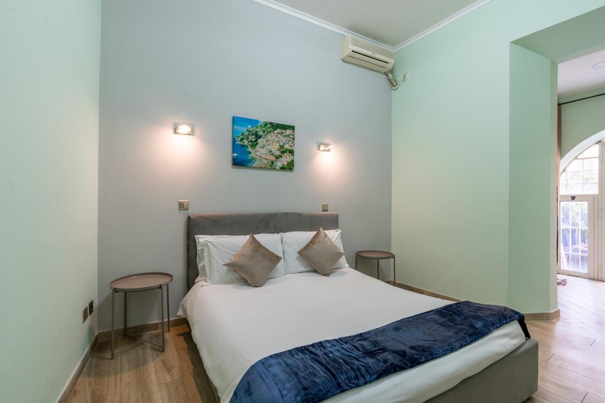 Leoni Di Giada - Close To Station 3* Rome
