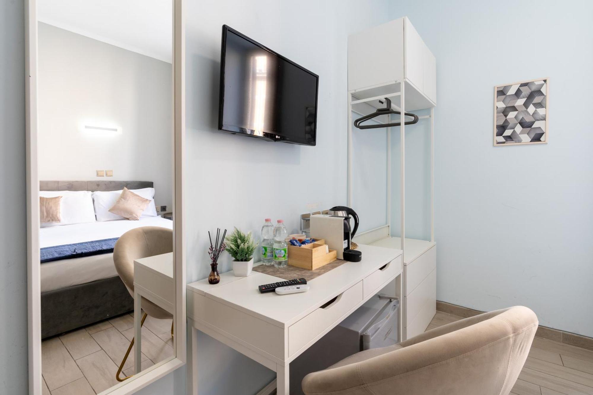 Leoni Di Giada - Close To Station 3* Rome